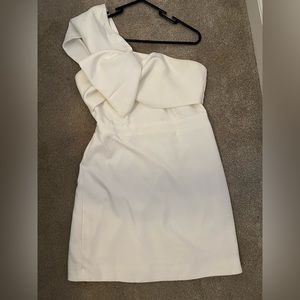 Beautiful short cream mini dress.